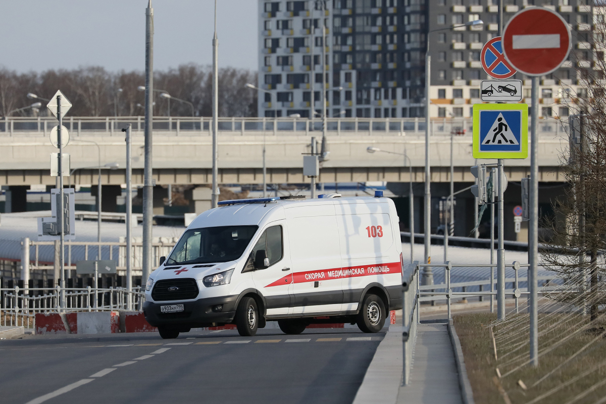 Пара после ссоры упала с балкона с третьего этажа в Петербурге