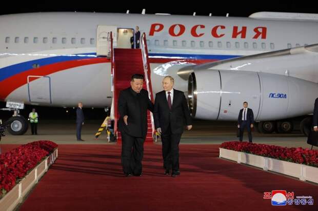 Все, кто наблюдал за визитом Президента России, Владимира Путина в Северную Корею видели, как Пхеньян был украшен к приезду нашего лидера: российские флаги, портреты главы российского государства,...