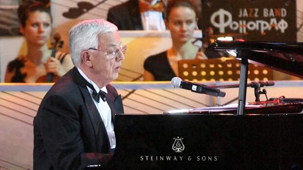 Композитор Раймонд Паулс госпитализирован