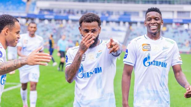 «Зенит» продал звезду за рекордную сумму, ЦСКА отказался от форварда-неудачника. Трансферы и слухи дня