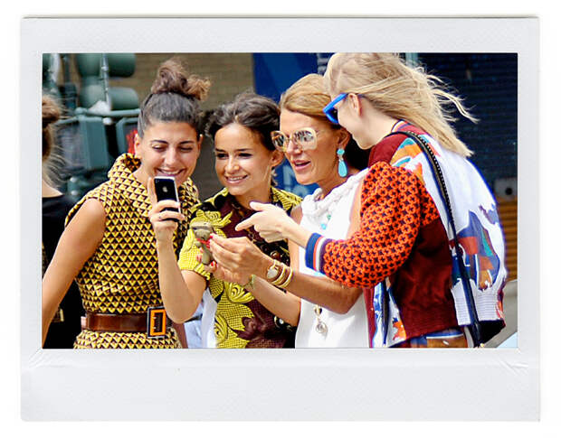 Джованна Батталья Энгельберт, Мирослава Дума, Анна Дело Руссо и Елена Перимнова во время Недели моды в Нью-Йорке, 2013