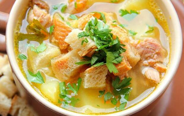 Гороховый суп с копченостями и гренками