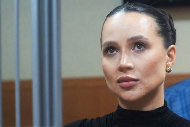 Блогер Лерчек из-за окнозаболевания перестала видеть правым глазом