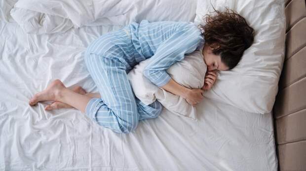 Какие позы во сне могут серьезно навредить здоровью