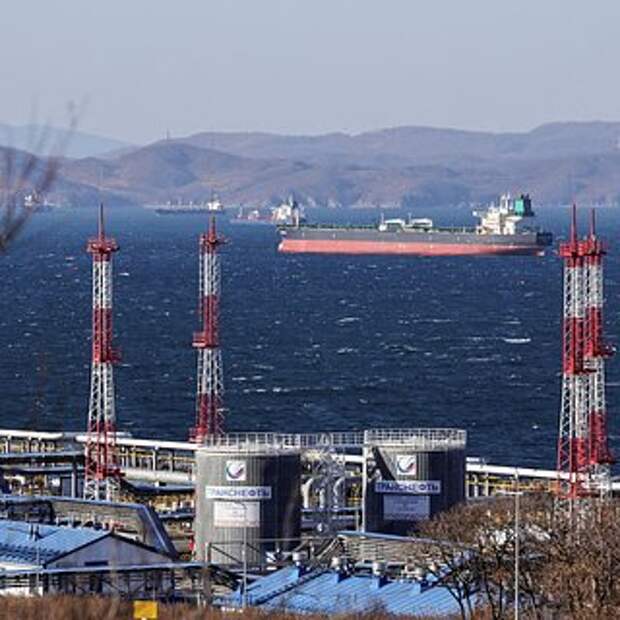 В США предупредили о возможных способах обхода потолка цен на нефть из России. Как это влияет на мировые рынки?