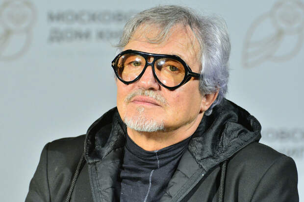 Телеведущий Дибров вышел в свет с нутрициологом Гусевой после развода