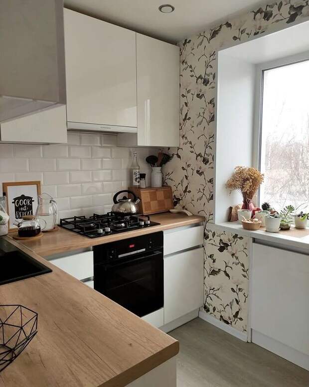 Хрущевских кухонь много не бывает: 5 квадратов и без перепланировки, всё как мы любим!
