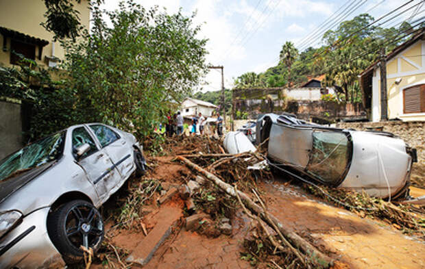 "Все рухнуло разом, нереально": очевидцы описали наводнение в Бразилии