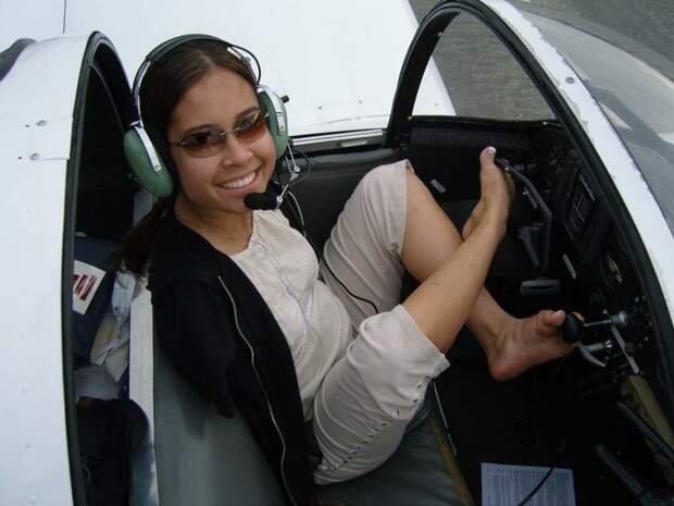 Девушка, рожденная без рук, стала пилотом и попала в Книгу рекордов. Браво! без рук, пилот, самолет