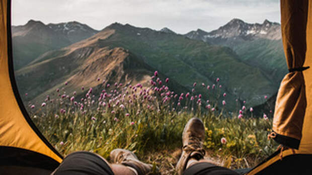 Палатка в горах / Фото: unsplash.com / Dominik Jirovský