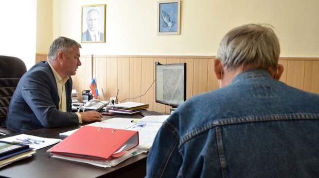 Глава администрации Черноморского района провел прием граждан