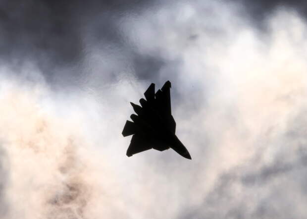 Свистящие Су-57 заметили в Алжире