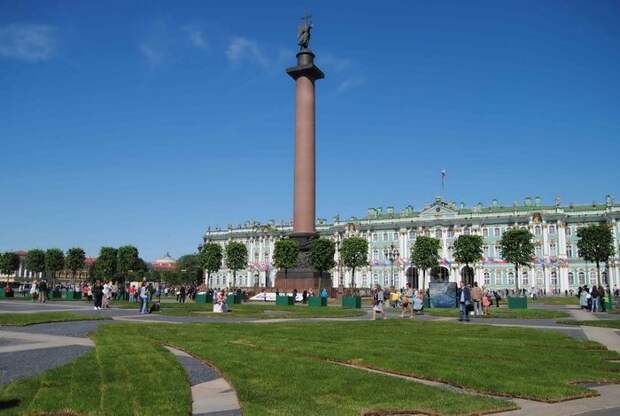 Дворцовая площадь с восстановленным Городским дворцом
