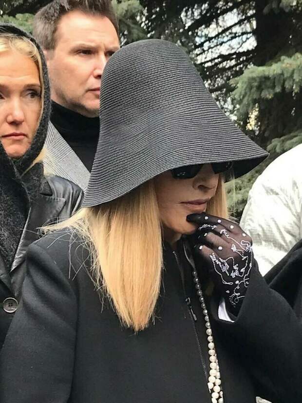 Маска, маска, я тебя знаю