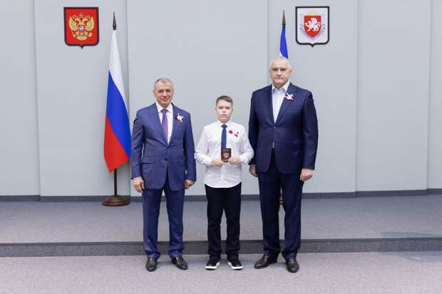 Юным жителям республики в честь 12-й годовщины Крымской весны вручили паспорта