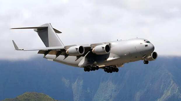 Транспортники ВВС США проводят крупную переброску сил на Ближний Восток