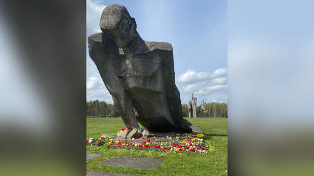 В Латвии устроили "полосу препятствий" на пути к советским памятникам в День Победы