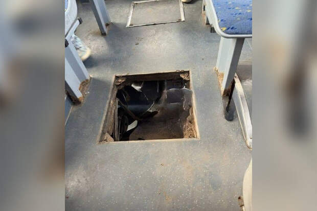 В ростовском автобусе женщина провалилась сквозь дыру в полу