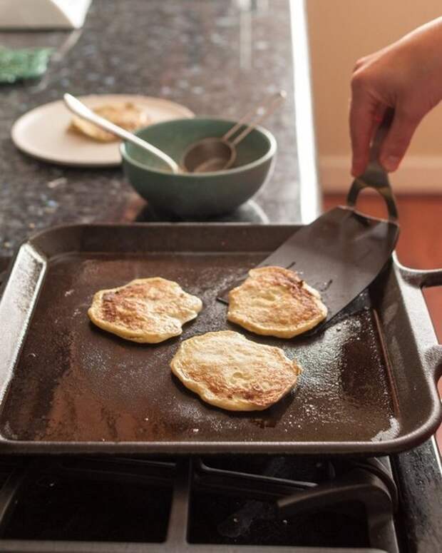 Банановые блинчики: готовим полезный перекус за 2 минуты из двух ингредиентов