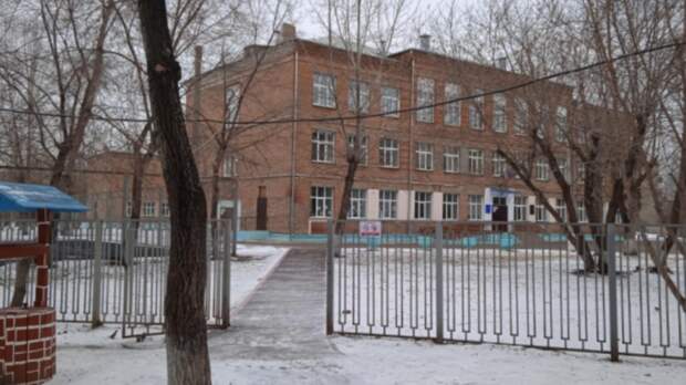 В Красноярске девочку с инвалидностью во время эвакуации оставили в школе