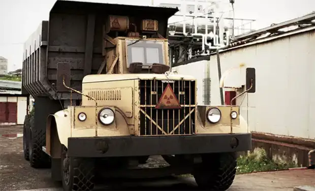 Чернобыльский КрАЗ со свинцовой кабиной: смотрим единственную машину, которая могла работать у станции
