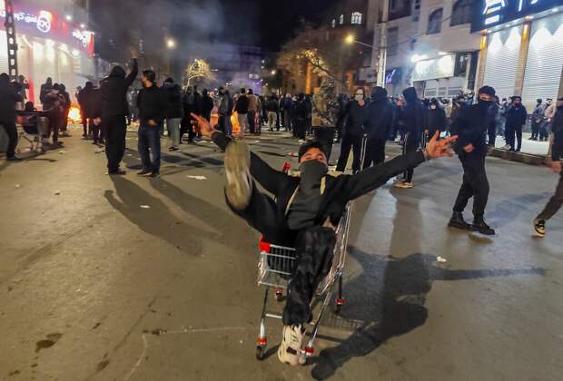 Смута в Иране: "Мы проигрываем, срочно нужна интервенция"