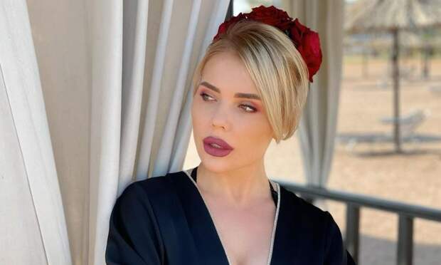 Блогерша Карина Кросс выходит замуж за хоккеиста, который младше ее на 12 лет: что известно о спортсмене