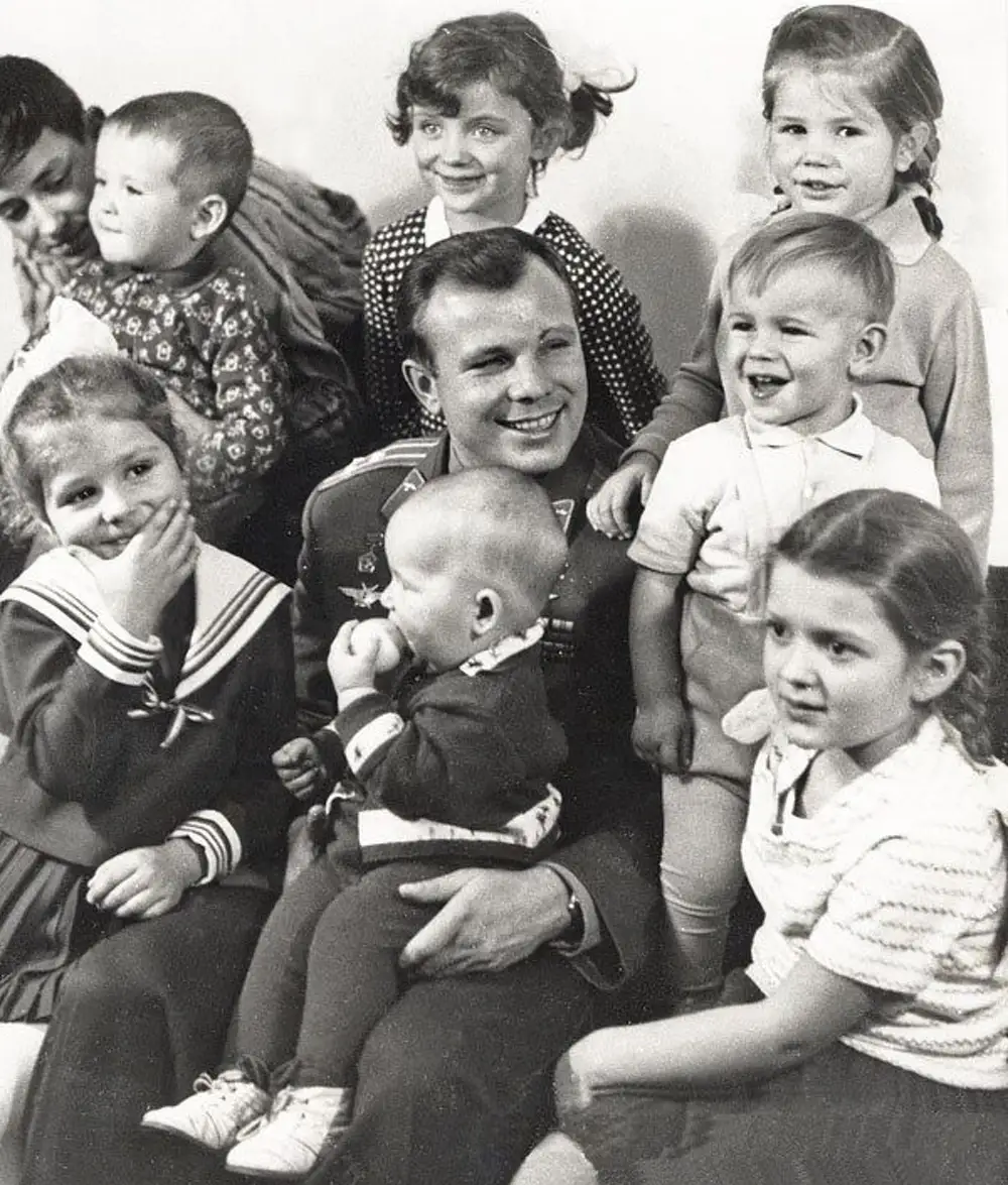 Маленький Гагарин с семьей