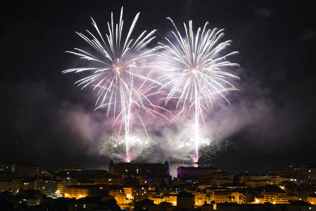 Во Франции в новогоднюю ночь сгорели 813 автомобилей