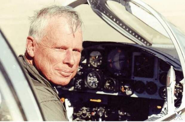 Бывший Пилот ЦРУ Джон Лир