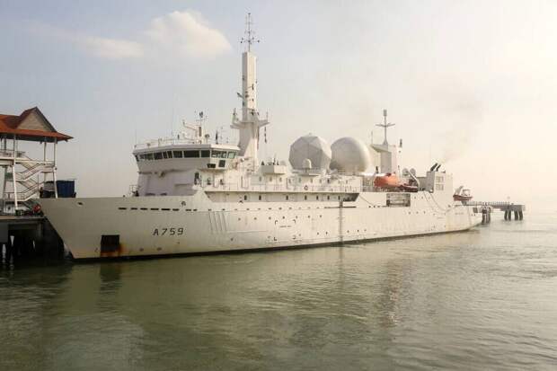 Корабль ВМС НАТО "Dupuy de Lome". Источник изображения: https://slon.fr/