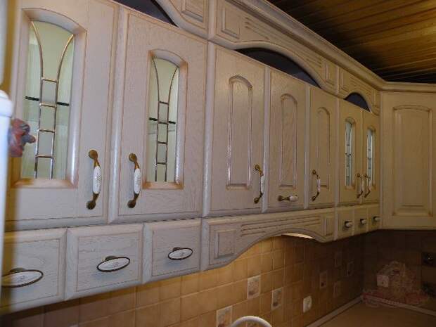 Кухни из массива дерева: разнообразие материалов и декора мебели (75 фото)