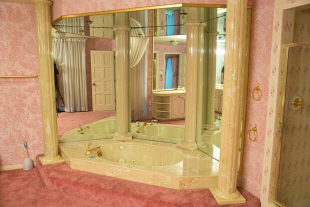 5000-sq-ft-cold-war-bunker-underneath-suburban-house-in-las-vegas-9