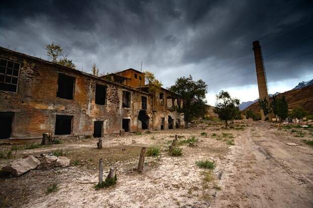 Мин Куш расположен далеко в горах заброшенные здания, мир, прогулки, советский союз, фото
