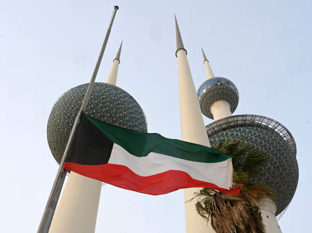 Эмир Кувейта распустил парламент: Ограничено действие Конституции