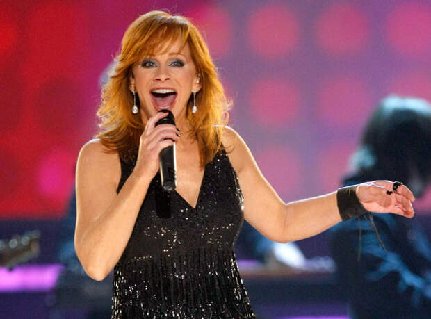 https://www4.pictures.gi.zimbio.com/Reba+McEntire+44th+Annual+Academy+Country+-Eq1FOAnGLOl.jpg
