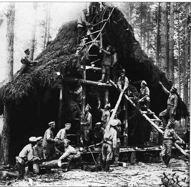 Русские солдаты строят «полевую» церковь, период Первой мировой войны. 
