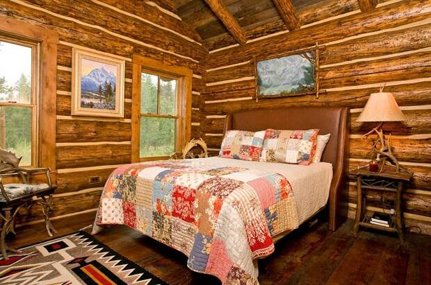 Простой, но хороший вариант оформить спальню в деревенском стиле позволит по-настоящему и быстро создать интересным интерьер.