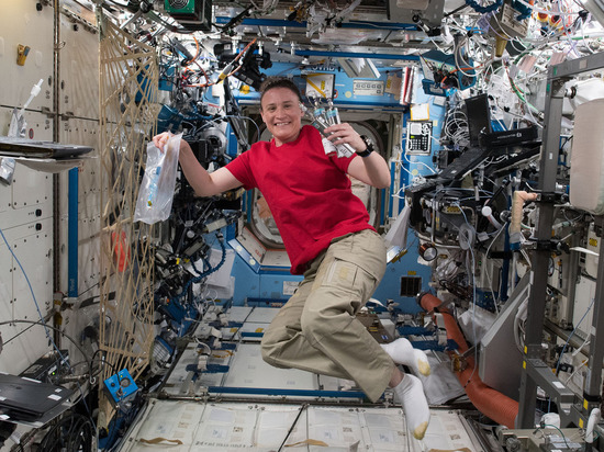 У астронавта NASA в космосе образовался тромб, ей посоветовали молиться У астронавта NASA в космосе образовался тромб, ей посоветовали молиться
