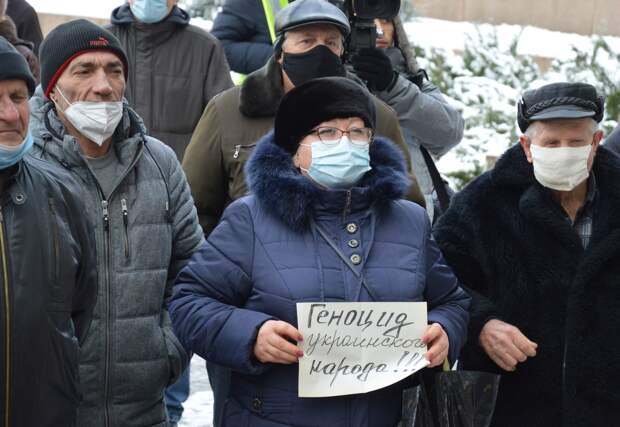 Страна погостов: пока украинцы митингуют, Сорос скупает недвижимость