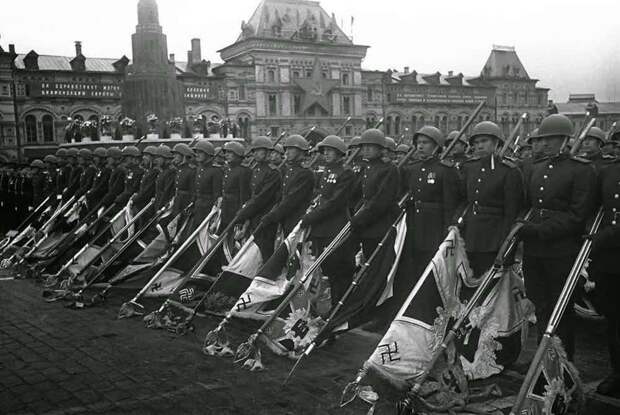 Поверженные знамена вторая мировая война, история, фото