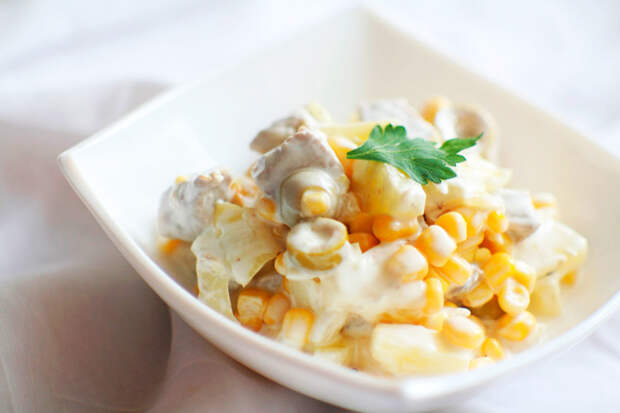 Салат с ананасом кукурузой оливками