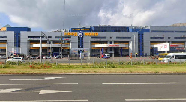 В Петербурге будут судить монтажника после падения вывески на девушку