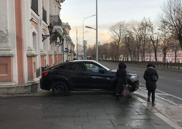 Страна должна знать своих героев авто, москва, парковка, тротуар