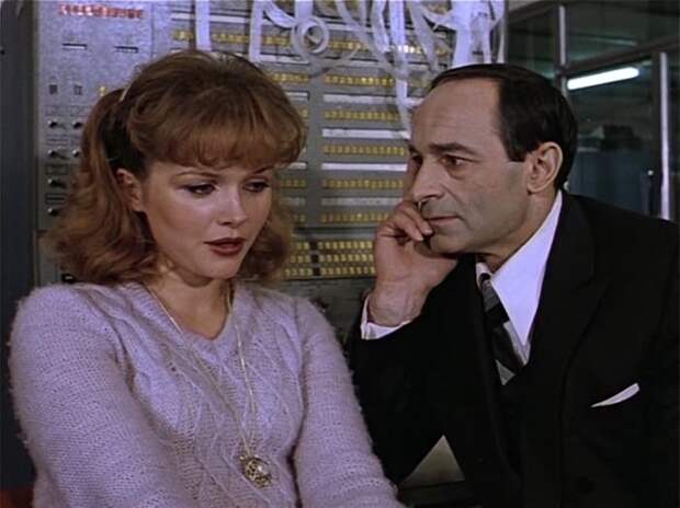 Александра Яковлева и Валентин Гафт в фильме *Чародеи*, 1982 | Фото: nnm.me Александра Яковлева и Валентин Гафт в фильме *Чародеи*, 1982 | Фото: nnm.me