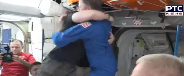 Корабль Crew Dragon пристыковался к МКС, чтобы вернуть экипаж "Старлайнера" домой