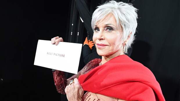 82-летняя Джейн Фонда в этичном платье и золоте сорвала овации на «Оскаре». Она борется за экологию