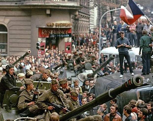 советские войска в праге чехословакия 1968. ввод войск в чехословакию 1968. чехословакия 1968 год. чехословацкий кризис 1968 итоги. восстание в праге 1968.