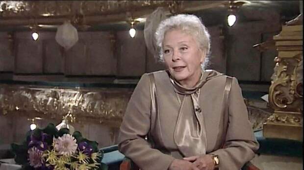 Петербург прощается с телеведущей Галиной Мшанской на Большеохтинском кладбище