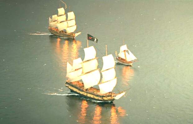 Небольшой флот пиратского адмирала Эдварда Тича во главе с флагманом "Месть королевы Анны". 